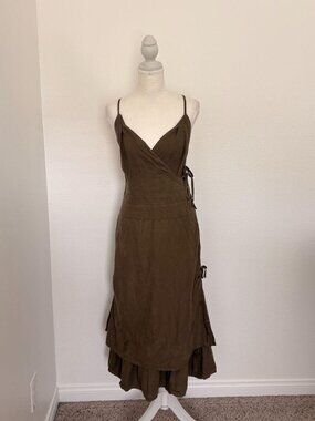 Beautiful Euro-inspired midi subversive dress ✨ (XS–S)